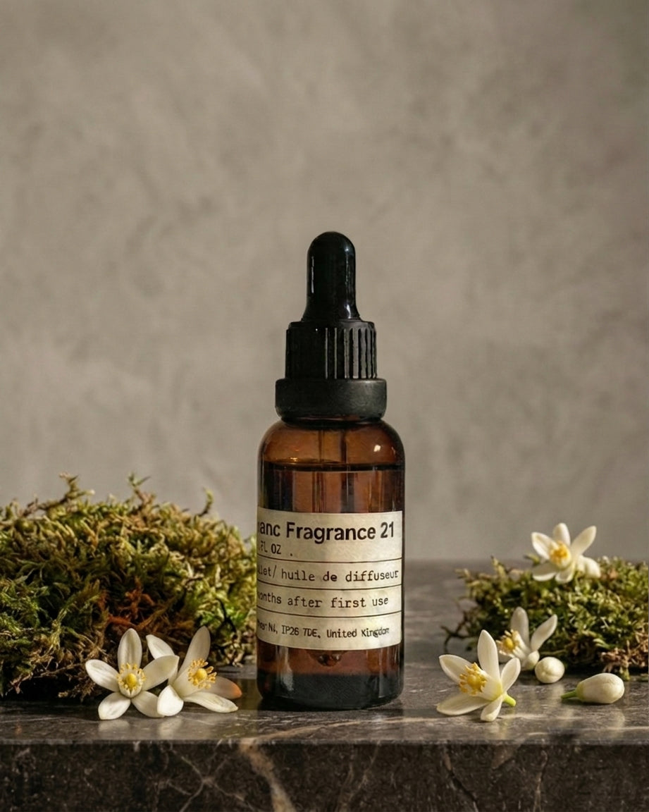 Chavanc_Aroma No. 21 The Wild Horizon essential oil, L’Esprit Sauvage, in a vintage amber glass bottle.