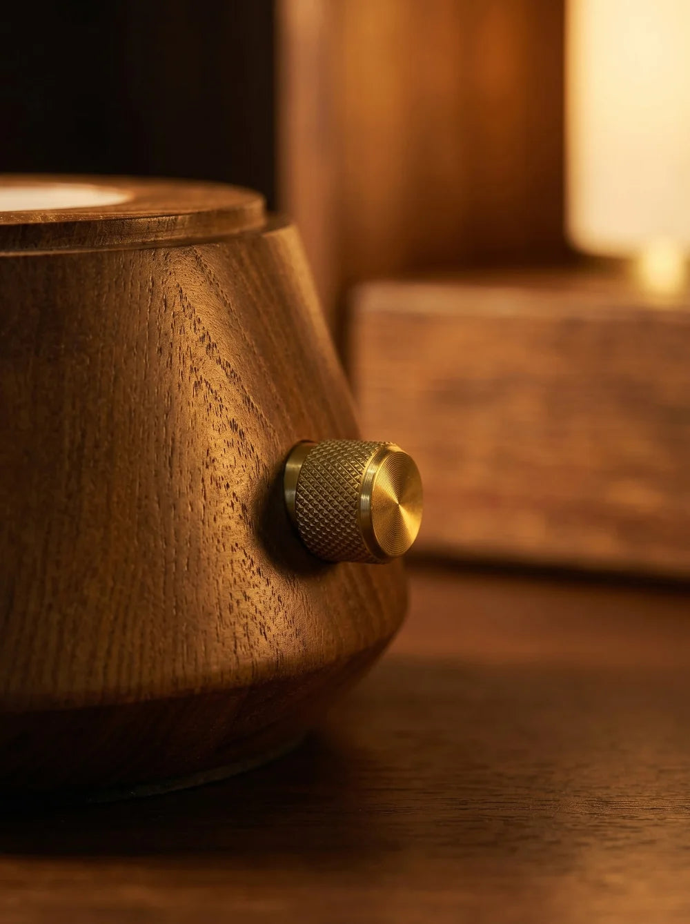 Charabanc Fragrance: Diffusore elettrico retro senza acqua in legno e vetro (Versione Pigna) – Cordless