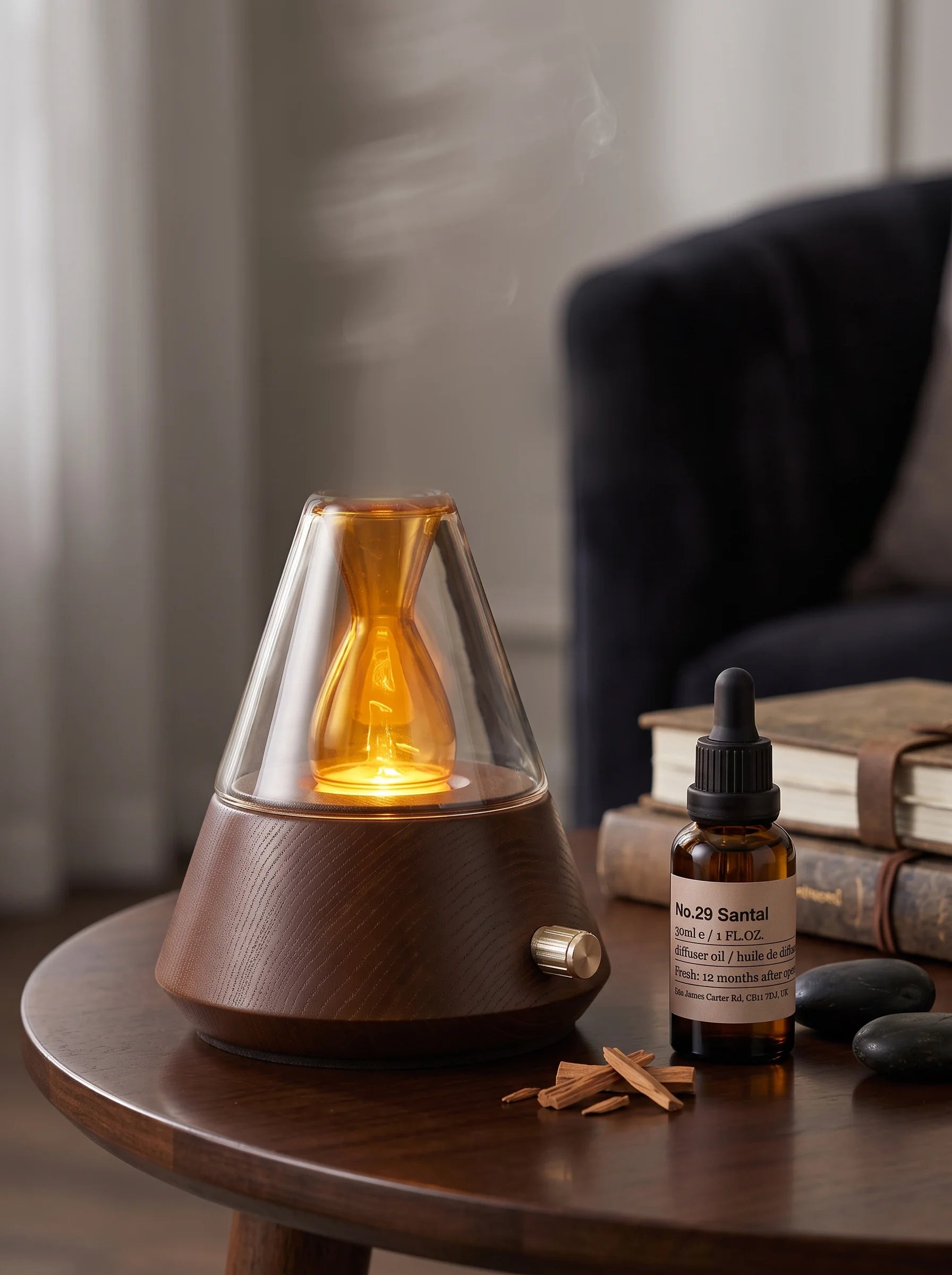 Discover the Chavanc Waterless Essential Oil Diffuser. An artisan amber glass aromatherapy diffuser engineered for pure room scent, with cold-air nebulization and 3-stage timers.